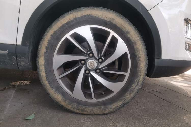 Used Baojun 560 2016 1.8L Manual Luxury Edition Right Front Wheel Hub