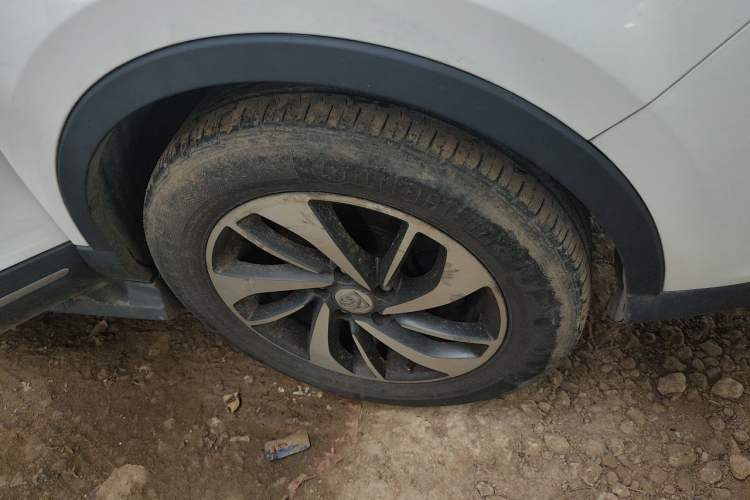 Used Baojun 560 2016 1.8L iAMT Luxury Model Right Front Wheel Hub
