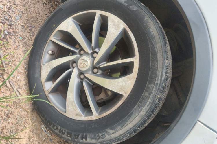 Used Baojun 560 2016 1.5T Manual Luxury Model Right Front Wheel Hub