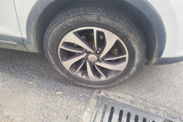 Used Baojun 560 2016 1.8L iAMT Luxury Model Right Front Wheel Hub