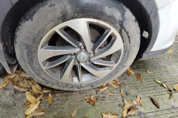 Used Baojun 560 2016 1.5T Manual Luxury Model Right Front Wheel Hub