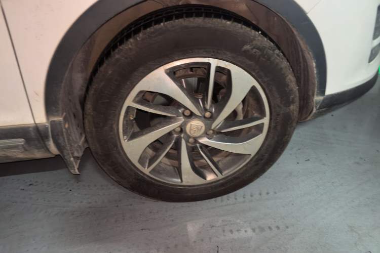 Used Baojun 560 2016 1.8L Manual Luxury Edition Right Front Wheel Hub
