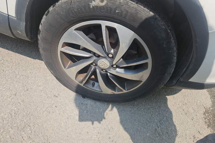 Used Baojun 560 2016 1.8L iAMT Luxury Model Right Front Wheel Hub
