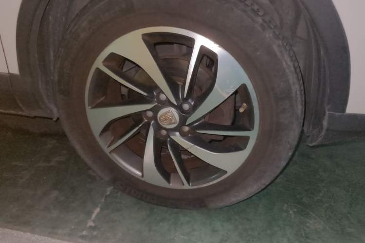 Used Baojun 560 2016 1.8L iAMT Luxury Model Right Front Wheel Hub