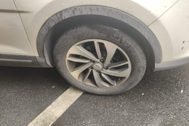 Used Baojun 560 2016 1.8L Manual Luxury Edition Right Front Wheel Hub