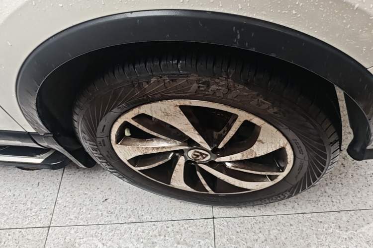 Used Baojun 560 2016 1.8L Manual Luxury Edition Right Front Wheel Hub