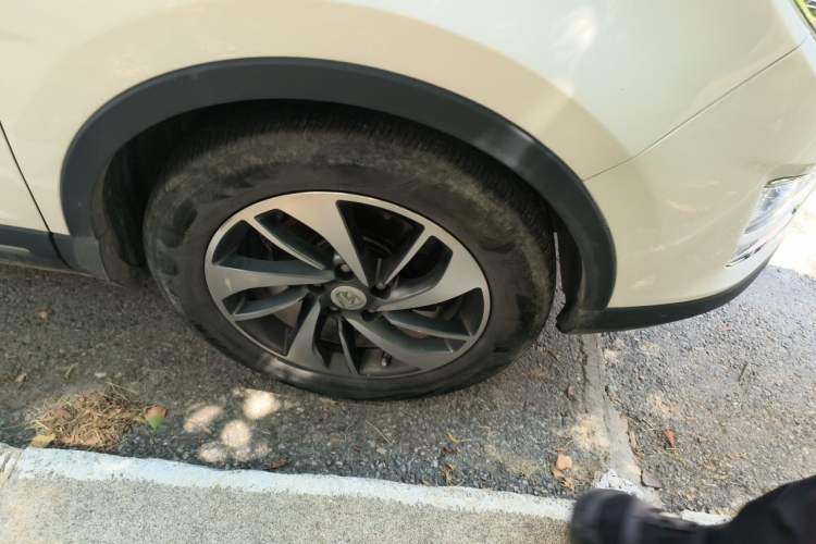 Used Baojun 560 2016 1.8L iAMT Luxury Model Right Front Wheel Hub