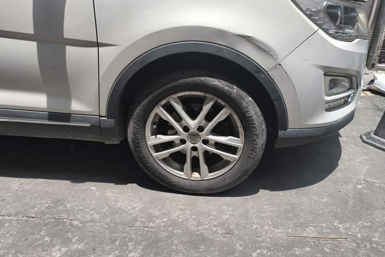 Used Baojun 560 2016 1.8L Manual Comfort Edition Right Front Wheel Hub
