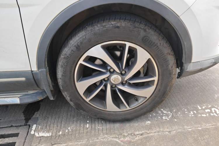 Used Baojun 560 2016 1.8L Manual Luxury Edition Right Front Wheel Hub