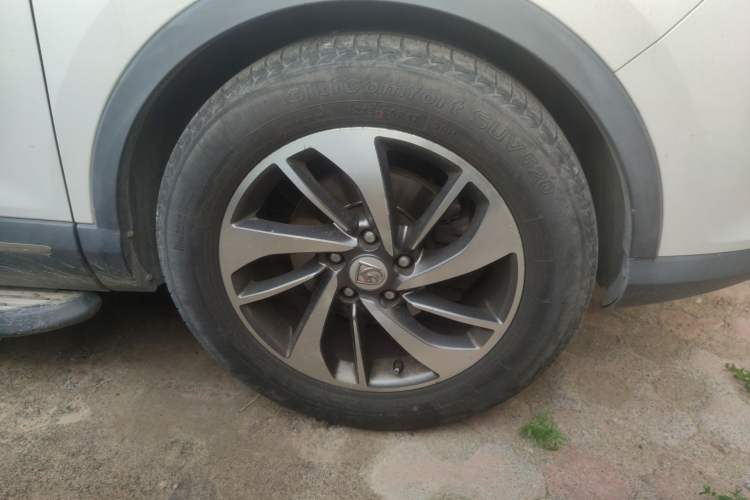 Used Baojun 560 2016 1.5T Manual Luxury Model Right Front Wheel Hub