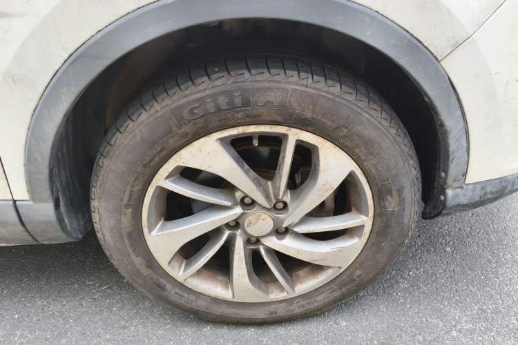 Used Baojun 560 2016 1.5T Manual Luxury Model Right Front Wheel Hub