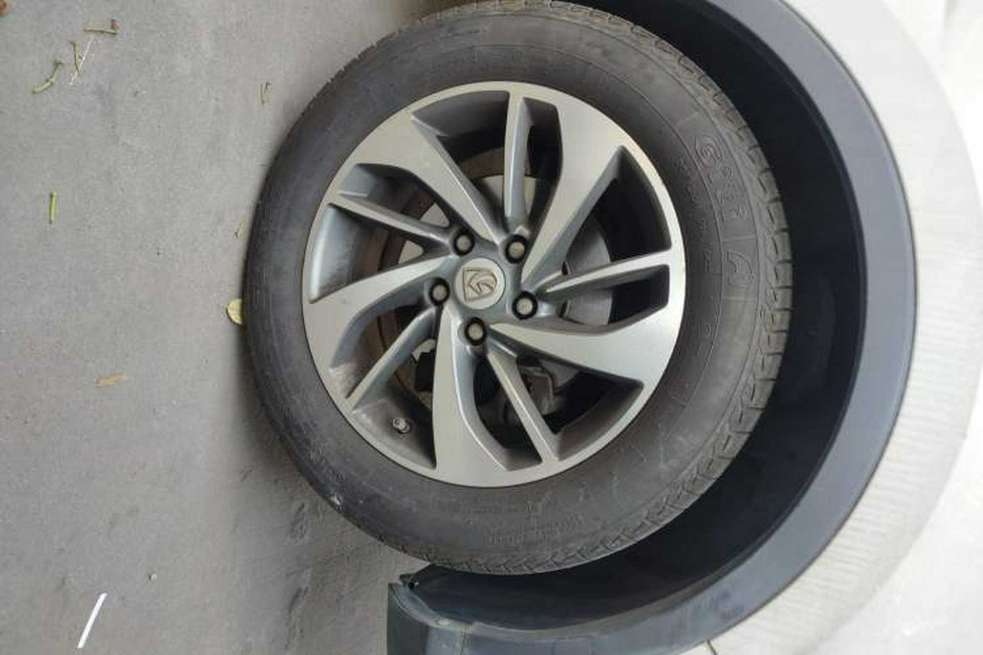 Used Baojun 560 2016 1.8L iAMT Luxury Model Right Front Wheel Hub