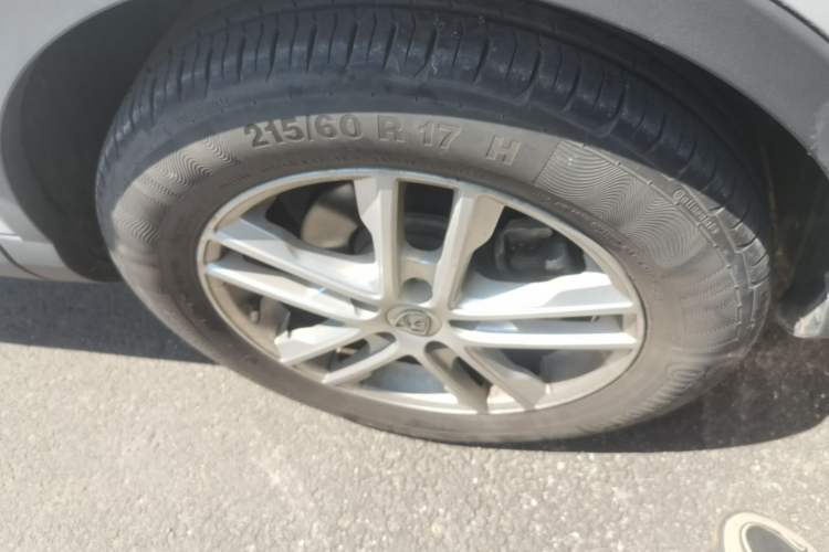 Used Baojun 560 2016 1.8L iAMT Elite Edition Right Front Wheel Hub