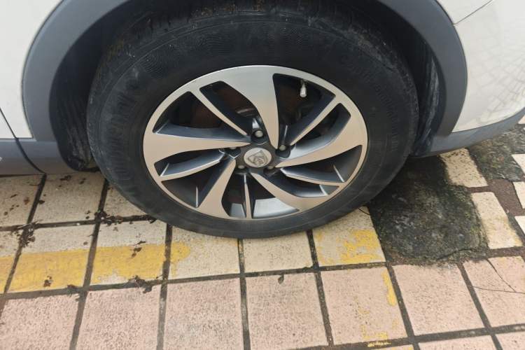 Used Baojun 560 2016 1.5T Manual Luxury Model Right Front Wheel Hub