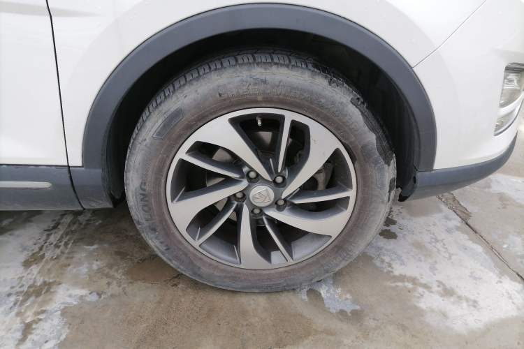 Used Baojun 560 2016 1.5T Manual Luxury Model Right Front Wheel Hub