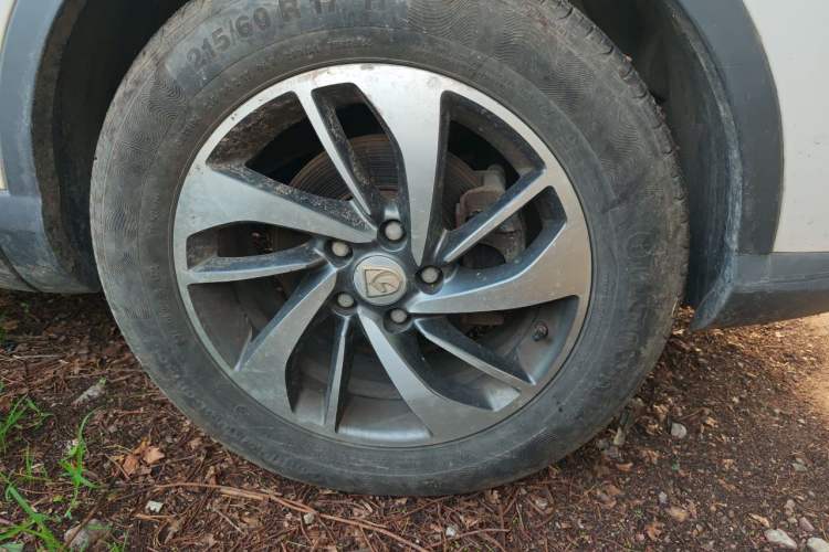 Used Baojun 560 2016 1.5T Manual Luxury Model Right Front Wheel Hub