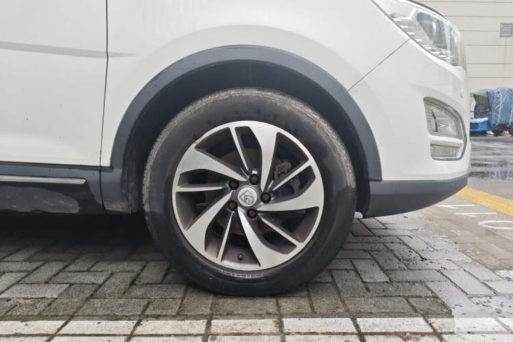 Used Baojun 560 2016 1.8L iAMT Luxury Model Right Front Wheel Hub