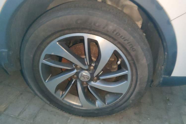 Used Baojun 560 2016 1.8L Manual Luxury Edition Right Front Wheel Hub