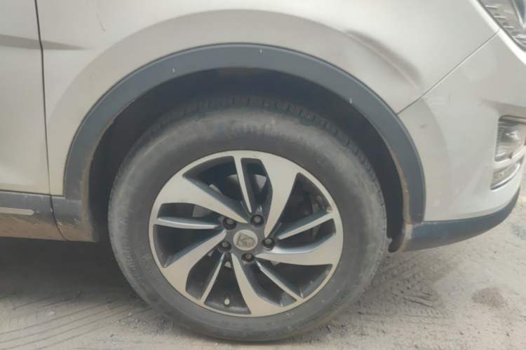 Used Baojun 560 2016 1.8L iAMT Luxury Model Right Front Wheel Hub