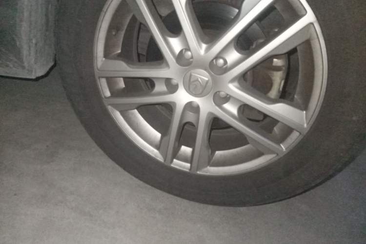 Used Baojun 560 2016 1.5T Manual Comfort Edition Right Front Wheel Hub