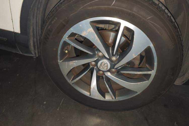 Used Baojun 560 2016 1.8L iAMT Luxury Model Right Front Wheel Hub