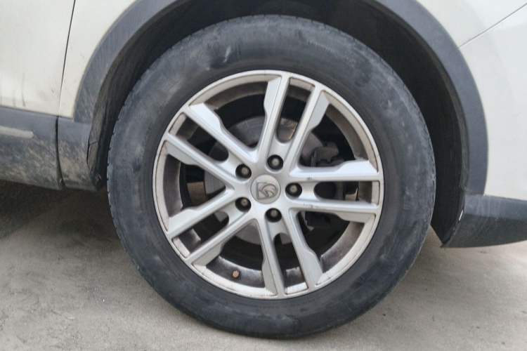 Used Baojun 560 2016 1.5T Manual Comfort Edition Right Front Wheel Hub