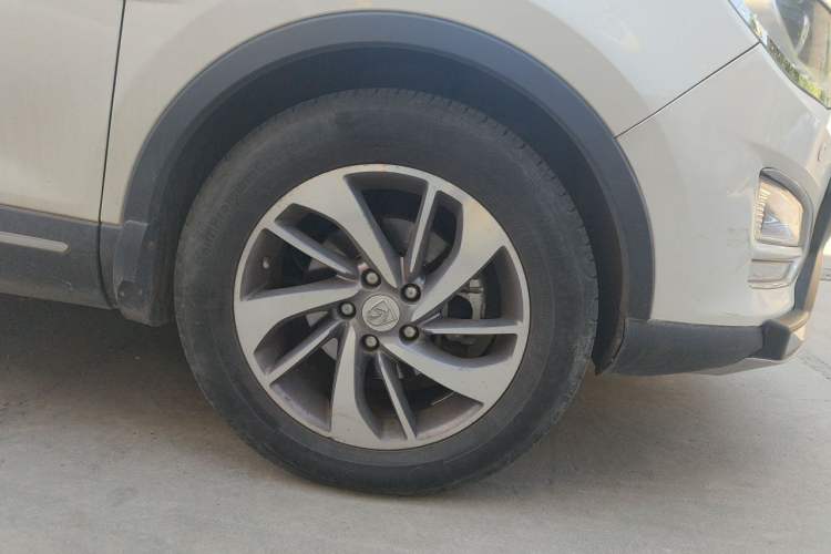 Used Baojun 560 2016 1.8L Manual Luxury Edition Right Front Wheel Hub