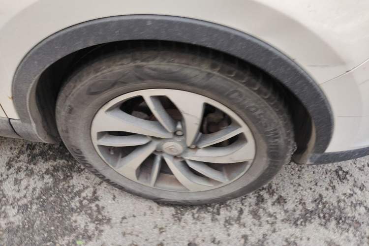 Used Baojun 560 2016 1.8L Manual Luxury Edition Right Front Wheel Hub