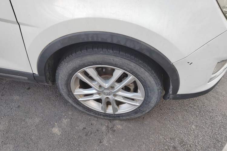 Used Baojun 560 2016 1.5T Manual Comfort Edition Right Front Wheel Hub