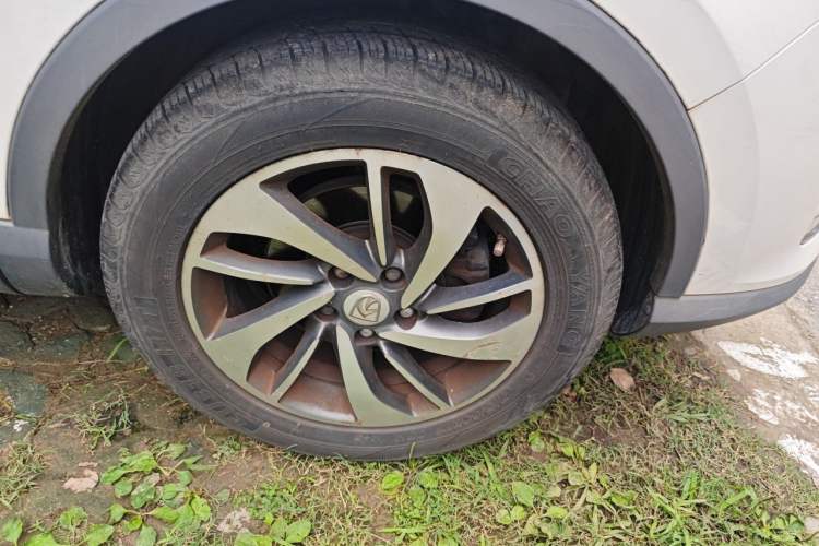 Used Baojun 560 2016 1.5T Manual Luxury Model Right Front Wheel Hub