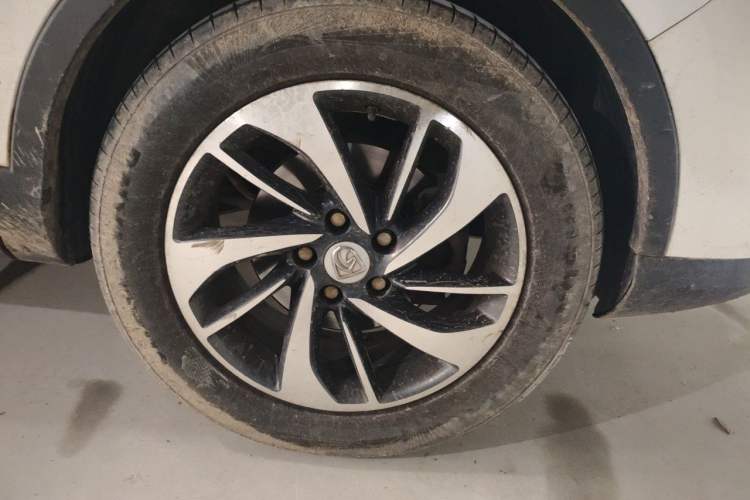 Used Baojun 560 2016 1.8L iAMT Luxury Model Right Front Wheel Hub