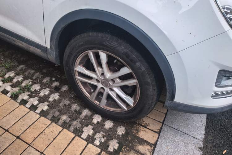 Used Baojun 560 2016 1.8L Manual Comfort Edition Right Front Wheel Hub