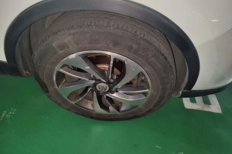 Used Baojun 560 2016 1.8L Manual Luxury Edition Right Front Wheel Hub