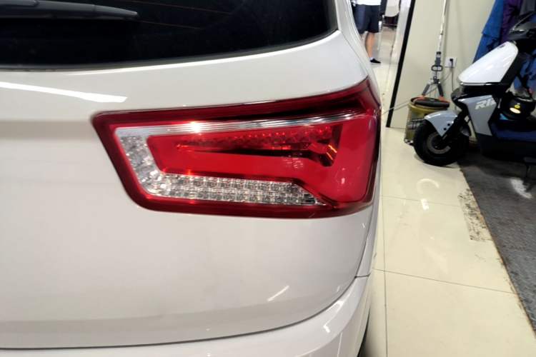 Used Baojun 560 2016 1.8L iAMT Luxury Model Right Rear Taillight