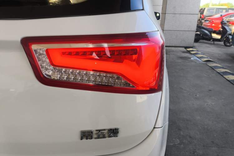 Used Baojun 560 2016 1.8L iAMT Luxury Model Right Rear Taillight