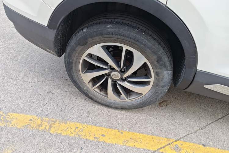 Used Baojun 560 2016 1.8L Manual Luxury Edition Right Rear Wheel Hub