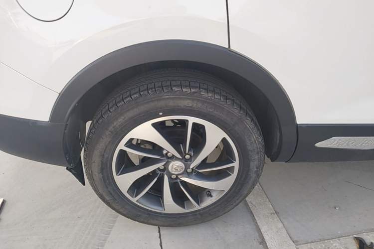 Used Baojun 560 2016 1.8L Manual Luxury Edition Right Rear Wheel Hub