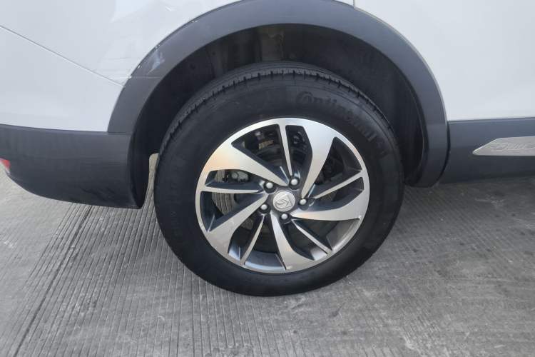 Used Baojun 560 2016 1.8L iAMT Luxury Model Right Rear Wheel Hub