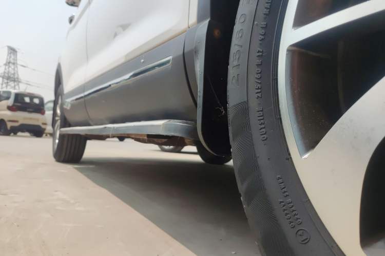 Used Baojun 560 2016 1.8L iAMT Luxury Model Right Side Sill