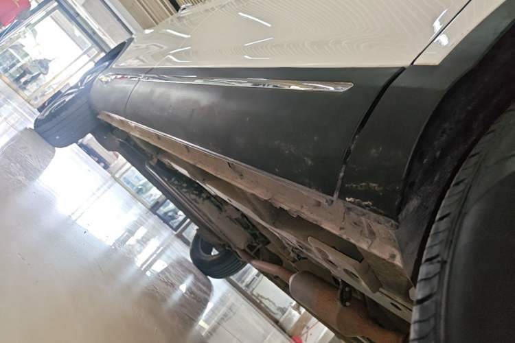 Used Baojun 560 2016 1.8L iAMT Luxury Model Right Side Sill