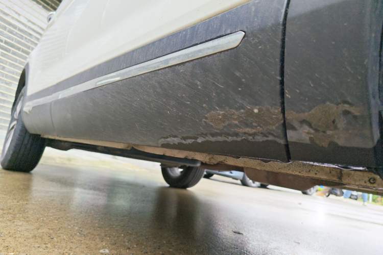 Used Baojun 560 2016 1.8L iAMT Luxury Model Right Side Sill