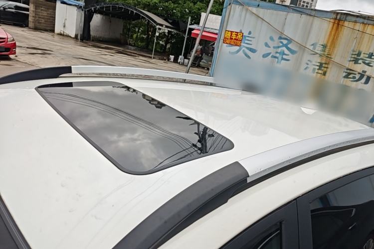 Used Baojun 560 2016 1.8L iAMT Luxury Model Roof