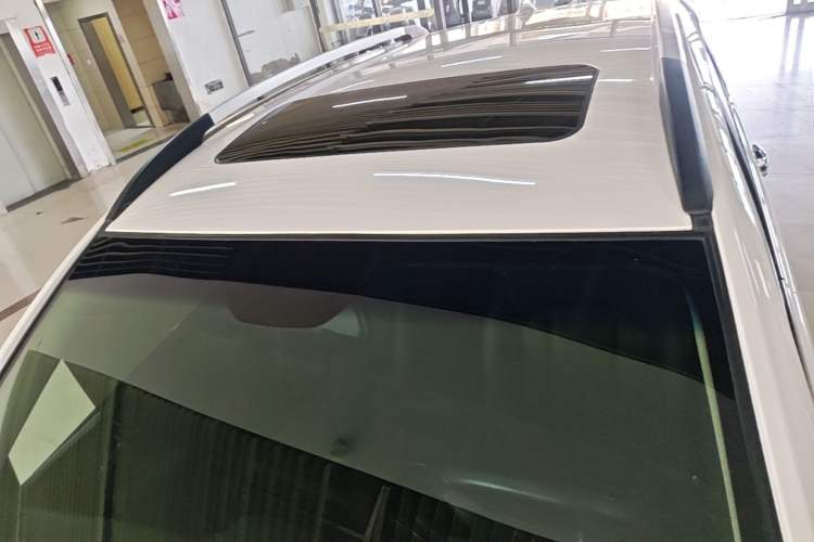 Used Baojun 560 2016 1.8L iAMT Luxury Model Roof
