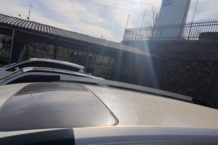 Used Baojun 560 2016 1.8L iAMT Luxury Model Roof