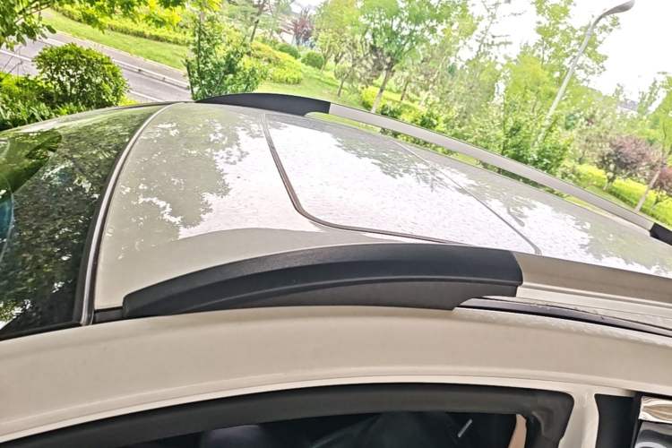 Used Baojun 560 2016 1.8L iAMT Luxury Model Roof
