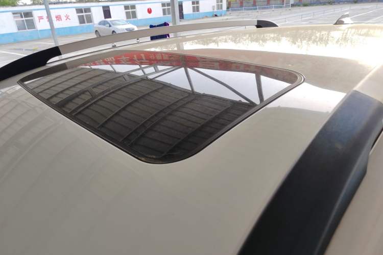 Used Baojun 560 2016 1.5T Manual Luxury Model Roof