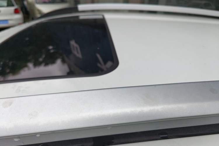 Used Baojun 560 2016 1.8L iAMT Luxury Model Roof
