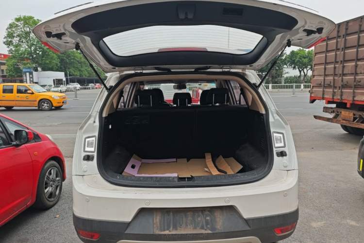 Used Baojun 560 2016 1.8L Manual Luxury Edition Trunk