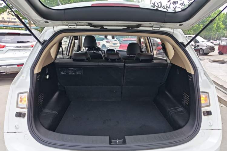 Used Baojun 560 2016 1.8L Manual Luxury Edition Trunk