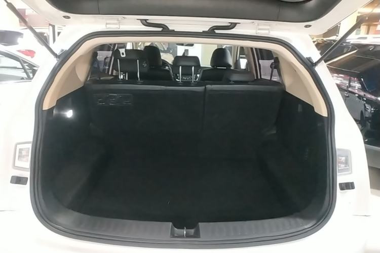 Used Baojun 560 2016 1.8L iAMT Luxury Model Trunk